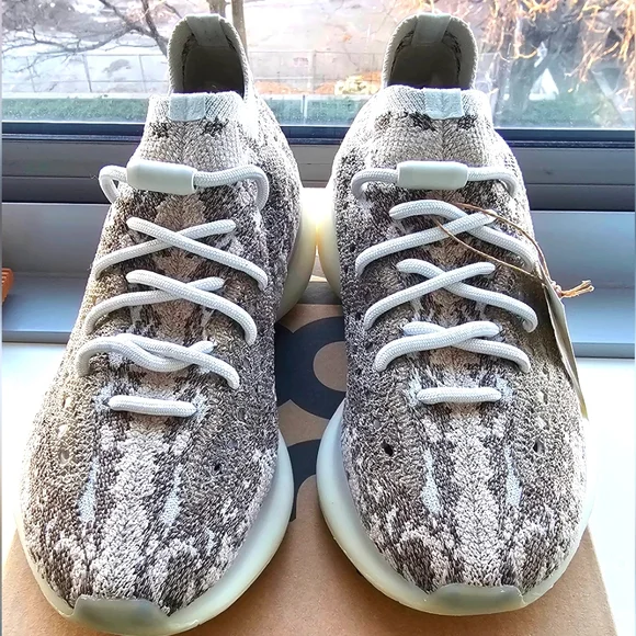 NWT Yeezy Boost 380 by Adidas Size 6 GZ0473 Male Pyrite  display picture 2